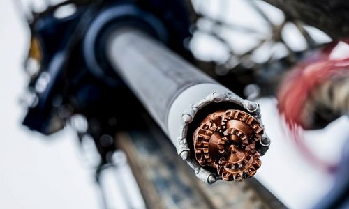 Das Foto zeigt ein Bohrgerät für Erdwärme